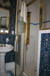 White Doe Inn Bed & Breakfast - 26