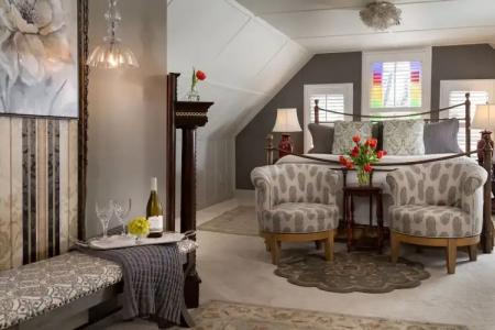 White Doe Inn Bed & Breakfast - 7