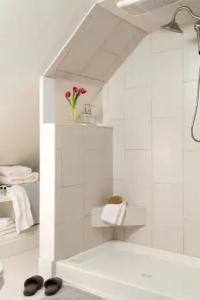 White Doe Inn Bed & Breakfast - 30