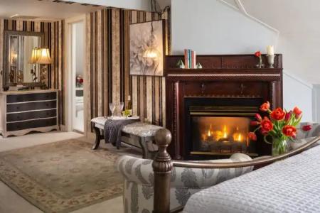 White Doe Inn Bed & Breakfast - 6