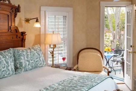 White Doe Inn Bed & Breakfast - 12