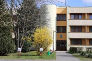 Apartman Hotel, Buk