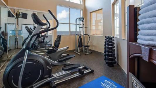 Best Western Plus Lubbock Windsor Inn - 11