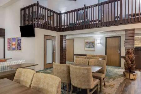 AmericInn by Wyndham Duluth South Proctor Black Woods Event Ctr - 6