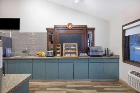 AmericInn by Wyndham Duluth South Proctor Black Woods Event Ctr - 21