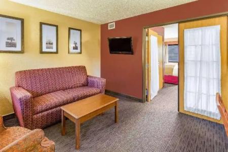 AmericInn by Wyndham Duluth South Proctor Black Woods Event Ctr - 125