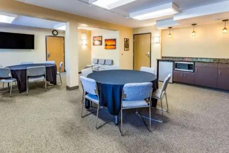 AmericInn by Wyndham Duluth South Proctor Black Woods Event Ctr - 12