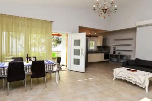 Villa «Arhondula», Skala Prinou