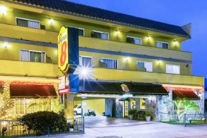 Super 8 by Wyndham Inglewood/LAX/LA Airport, Inglewood