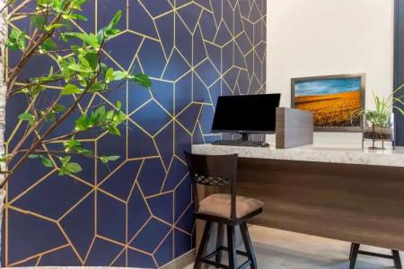 Best Western Plus Pembina Inn & Suites - 14