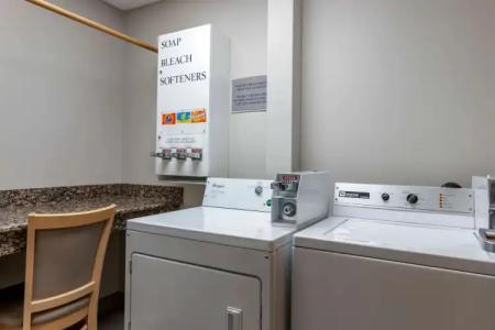 Best Western Plus Pembina Inn & Suites - 32