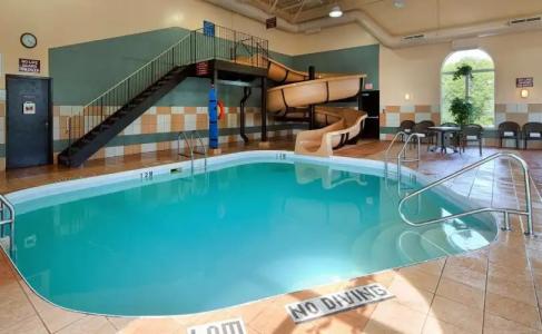 Best Western Plus Pembina Inn & Suites - 18
