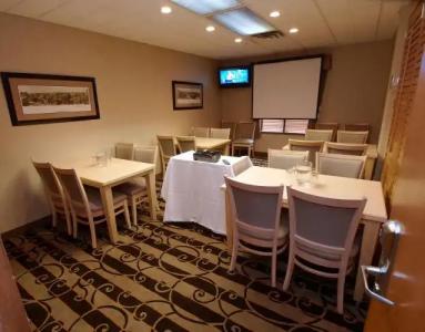 Best Western Plus Pembina Inn & Suites - 19