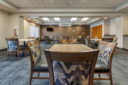 Best Western Plus Pembina Inn & Suites - 28
