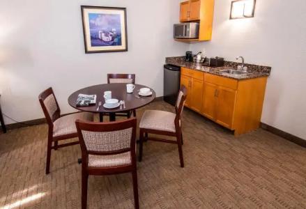 Best Western Plus Pembina Inn & Suites - 27