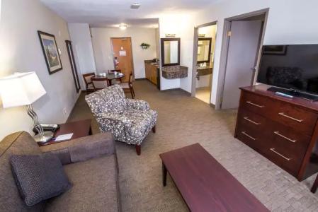 Best Western Plus Pembina Inn & Suites - 37