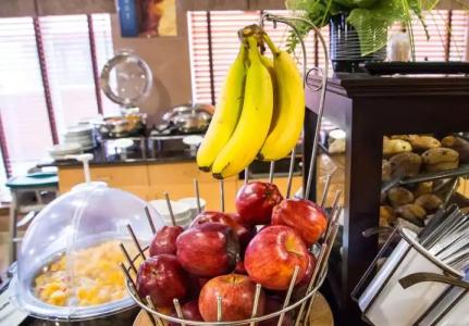 Best Western Plus Pembina Inn & Suites - 11