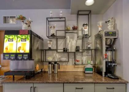 Best Western Plus Pembina Inn & Suites - 10