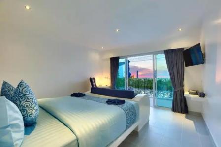 La Perle Luxury Boutique - 65