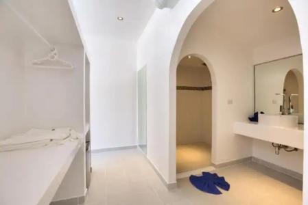 La Perle Luxury Boutique - 41