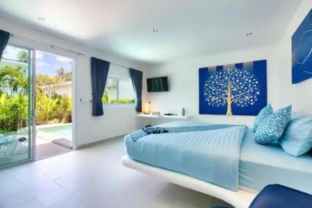 La Perle Luxury Boutique - 37