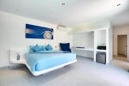 La Perle Luxury Boutique - 34
