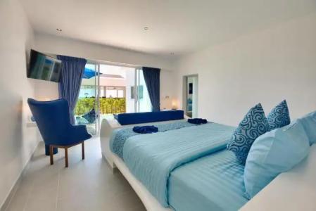 La Perle Luxury Boutique - 80