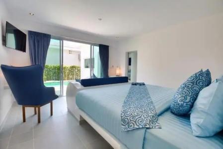 La Perle Luxury Boutique - 33