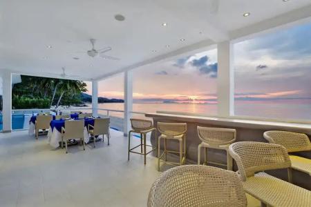 La Perle Luxury Boutique - 17