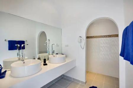 La Perle Luxury Boutique - 6