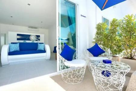 La Perle Luxury Boutique - 81
