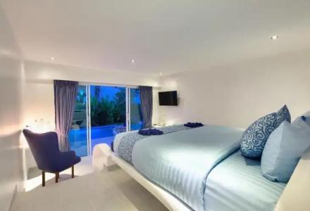 La Perle Luxury Boutique - 82