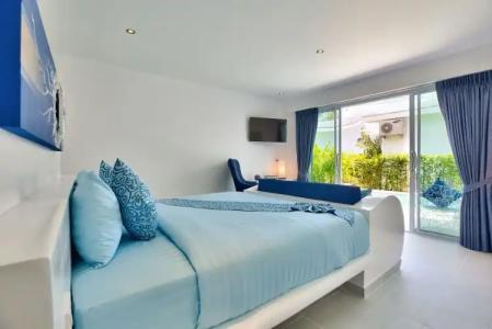 La Perle Luxury Boutique - 0