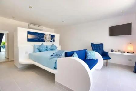 La Perle Luxury Boutique - 40