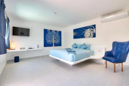 La Perle Luxury Boutique - 38