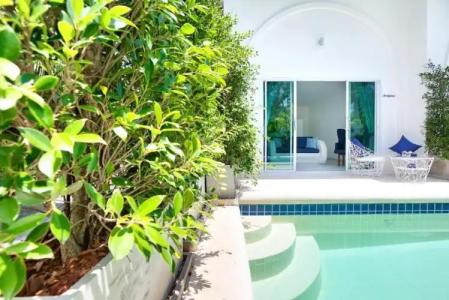 La Perle Luxury Boutique - 57