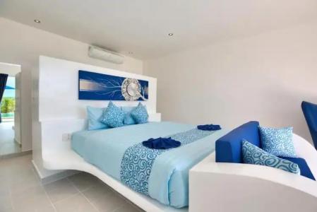 La Perle Luxury Boutique - 84