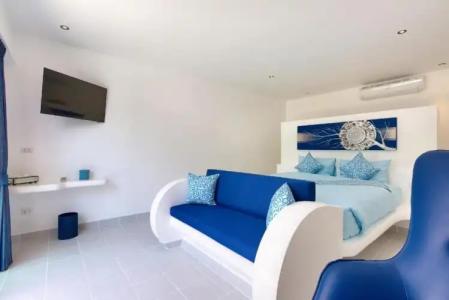 La Perle Luxury Boutique - 60