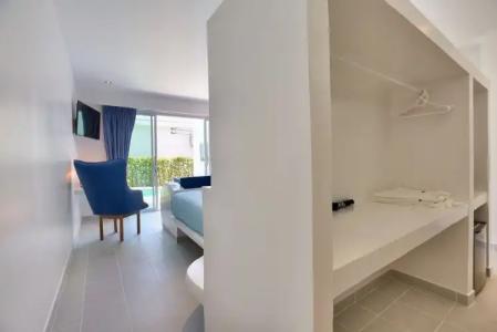 La Perle Luxury Boutique - 1