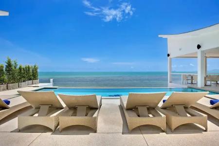 La Perle Luxury Boutique - 14