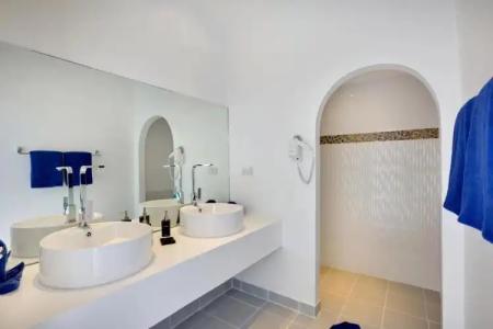 La Perle Luxury Boutique - 43