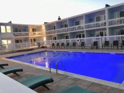 Ocean Surf Resort - 8