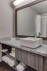 Home Inn & Suites Saskatoon South - 88