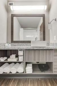 Home Inn & Suites Saskatoon South - 74