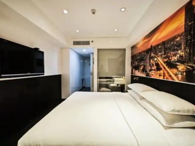 Galleria 12 Sukhumvit Bangkok by Compass Hospitality - 4