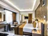 Standard Open plan Family room with city view