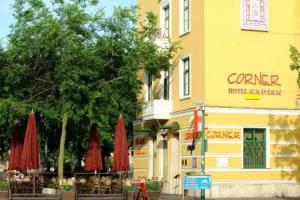 Corner Hotel & Kavehaz, Dunaujvaros