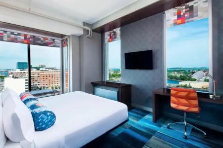 Aloft Boston Seaport District - 6