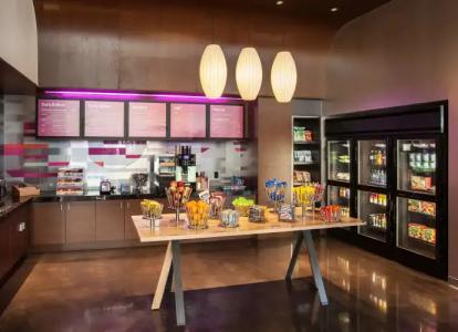 Aloft Boston Seaport District - 10