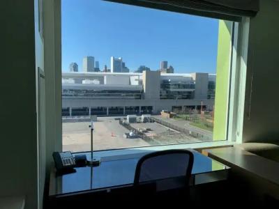 Aloft Boston Seaport District - 7